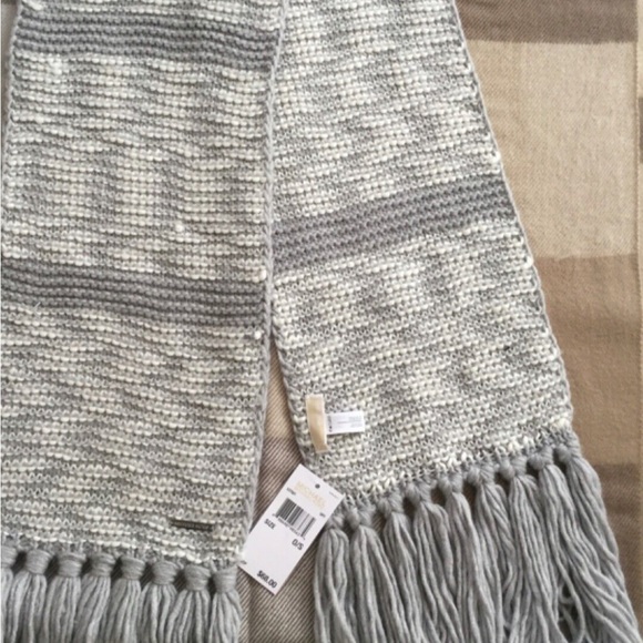 *******SOLD*****Michael Kors scarves - Picture 4 of 5